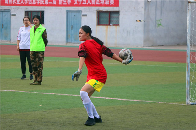 向阳奔跑 驰骋绿茵球场——第二届“新生杯”男女足球联赛