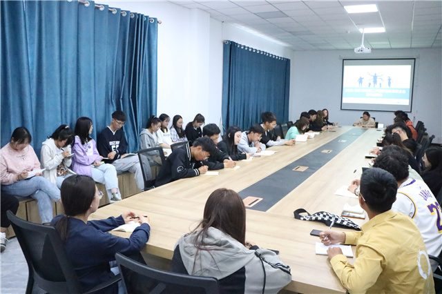 学生体育联合会期中座谈会简讯